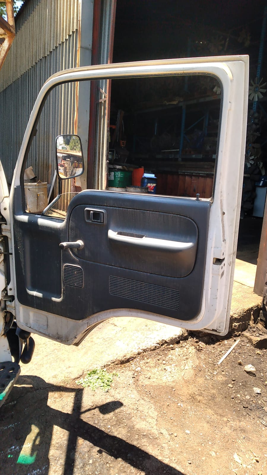 2006 Nissan UD 20 Double Cab Dropside 4x2 stripping for spares. - Image 9