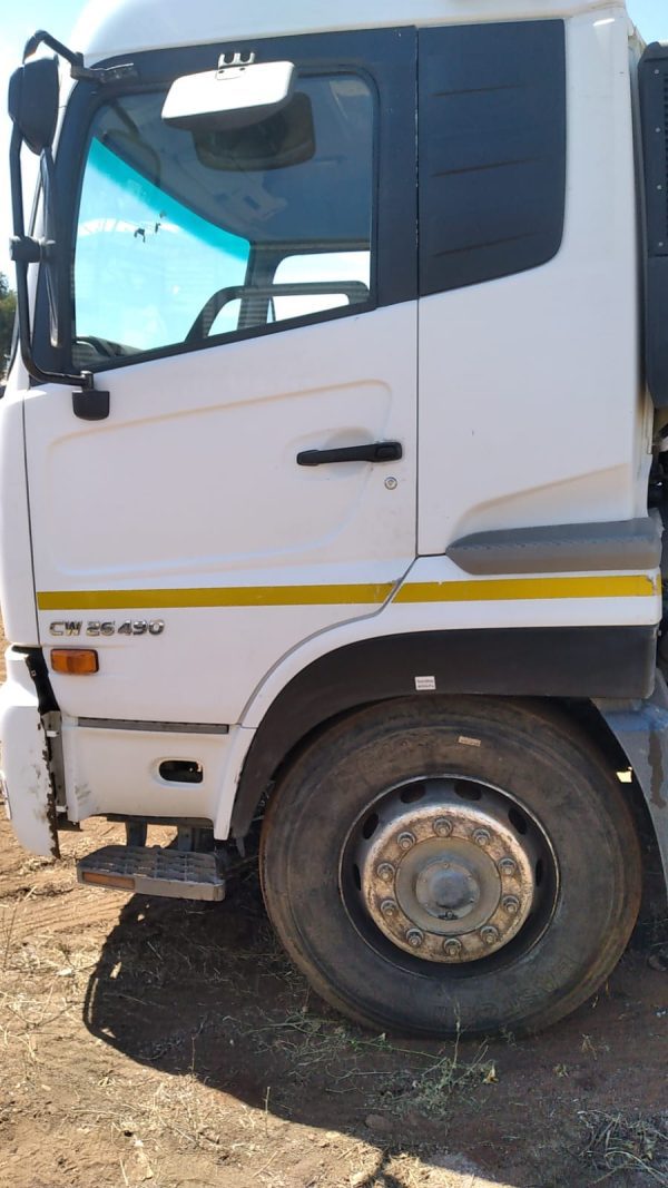 2016 UD Quon GW26:450 Chassis Cab 6x4 - Image 17