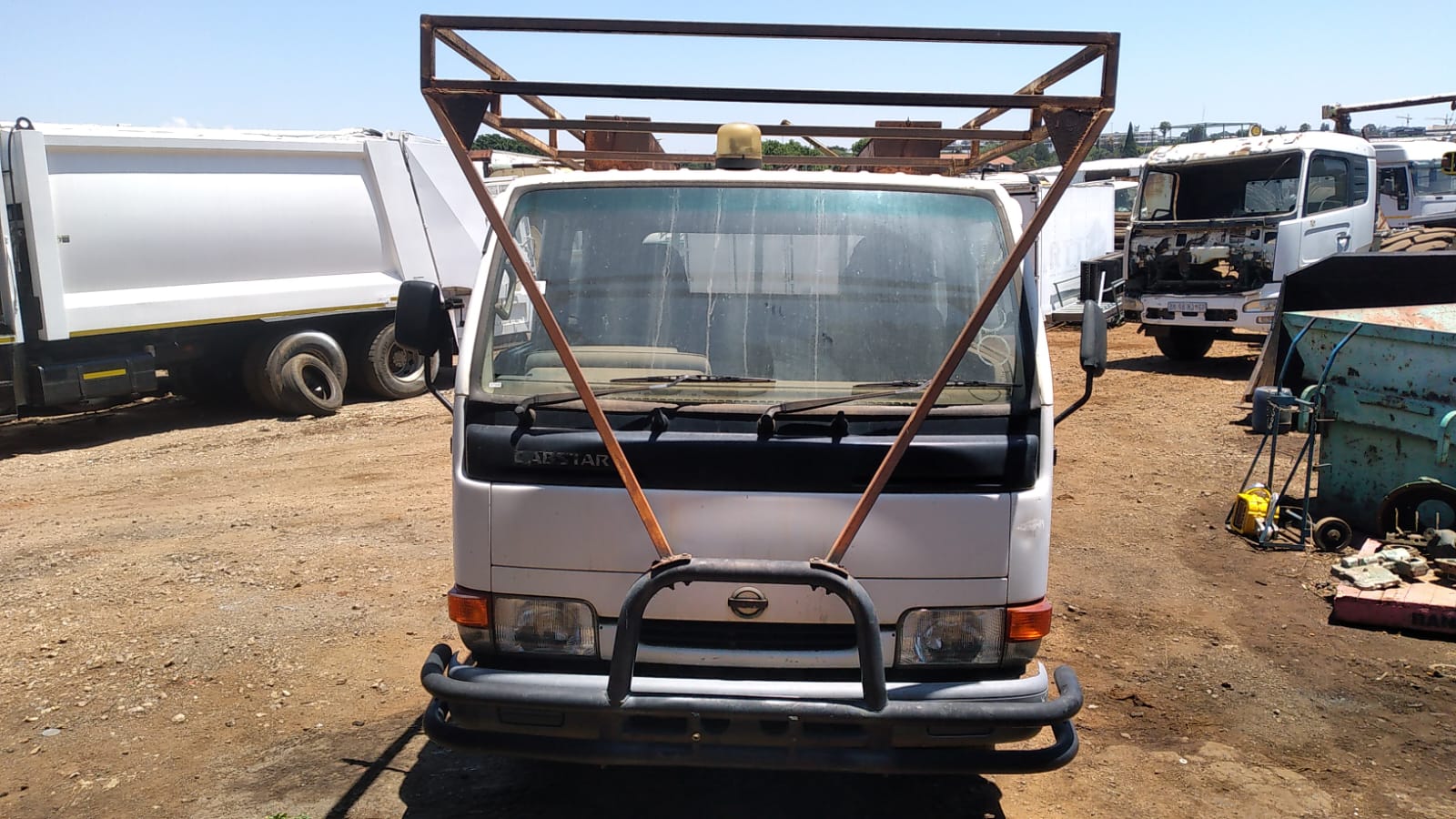 2006 Nissan UD 20 Double Cab Dropside 4x2 stripping for spares. - Image 16