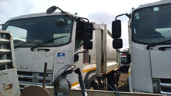 2014 Isuzu FXZ 28:360 Compacter 6x4 stripping for spares - FXZ 28:360, 6 UZ1 Engine, Bogie - Image 16