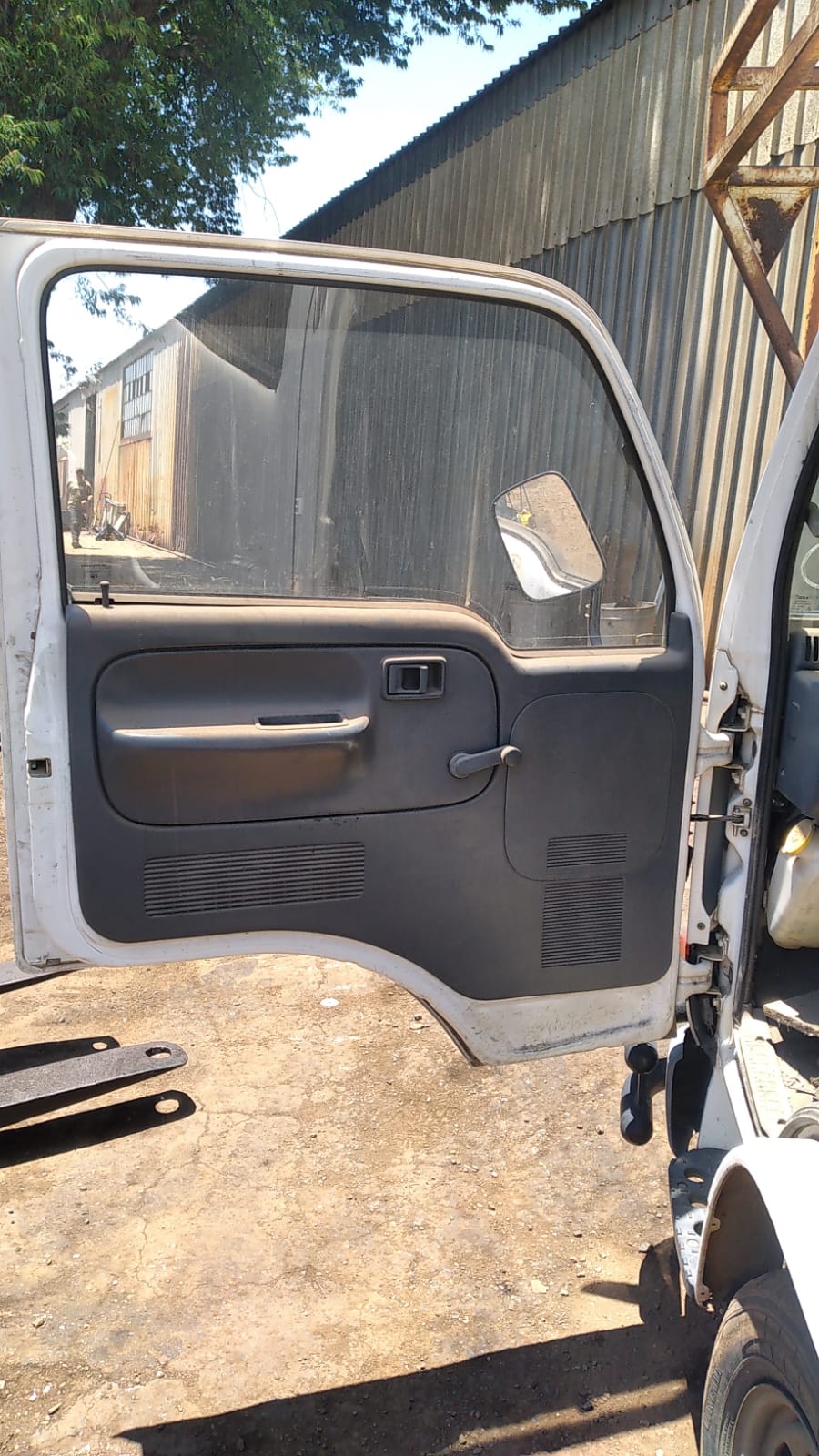 2006 Nissan UD 20 Double Cab Dropside 4x2 stripping for spares. - Image 19
