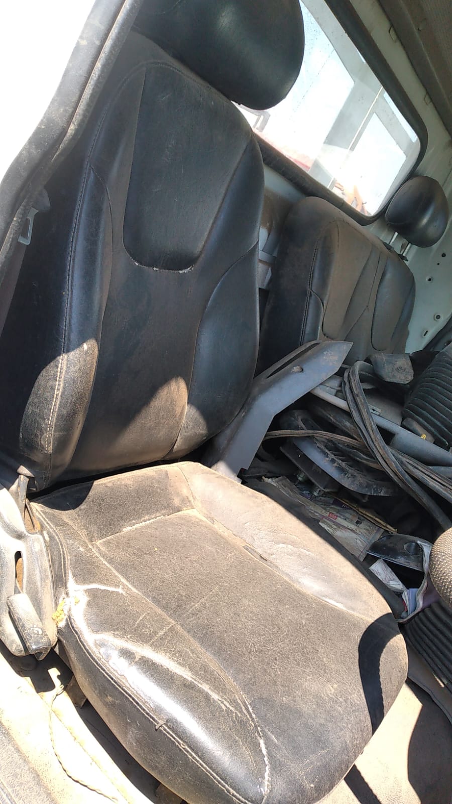 2004 Hyundai HD 72 Dropside 4x2 stripping for stripping - Image 16