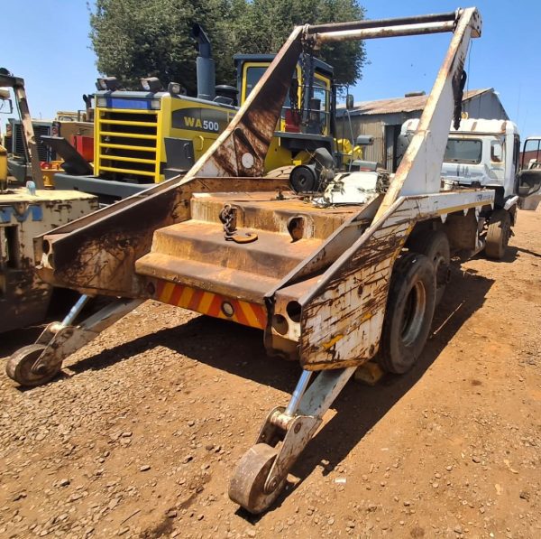 2011 Nissan UD 330 G300 parts