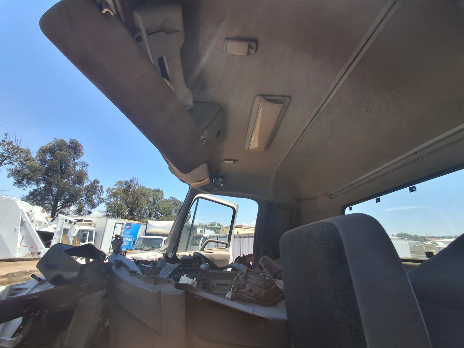 2011 Nissan UD 330 G300 parts