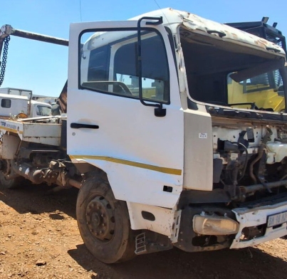 2011 Nissan UD 330 G300 spares parts