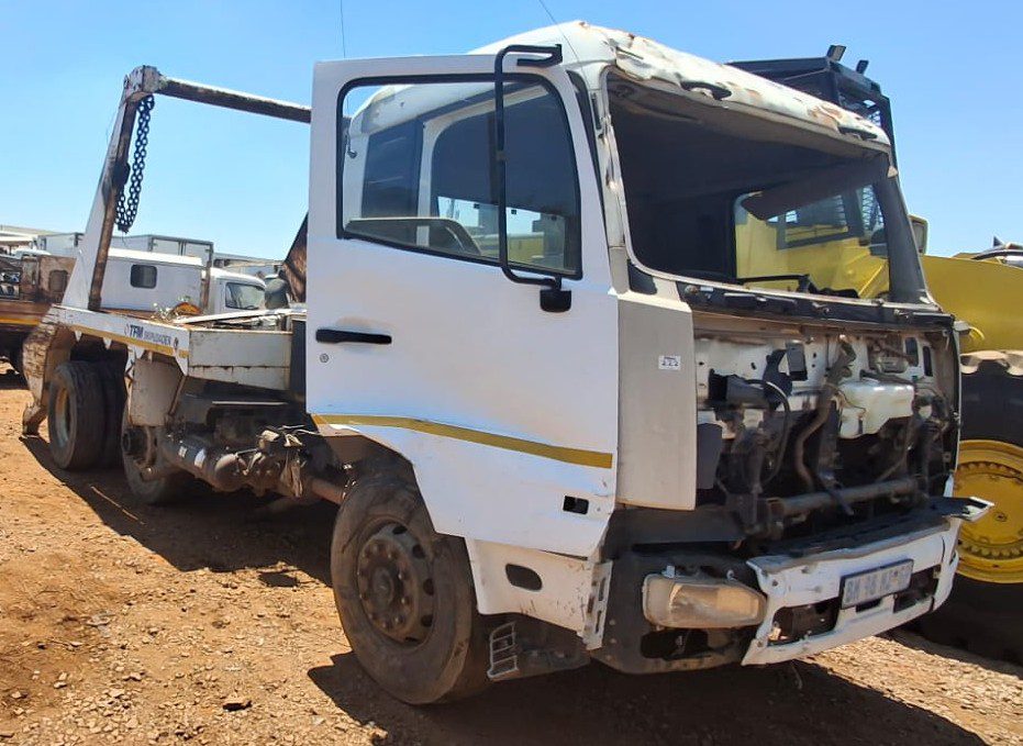 2011 Nissan UD 330 G300 spares parts