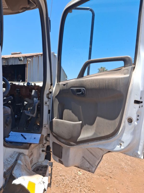 2011 Nissan UD 330 G300 stripping for spares
