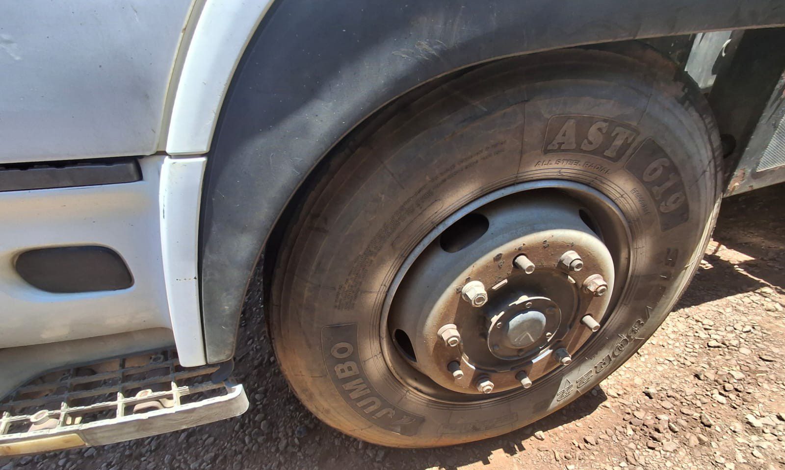 2011 Nissan UD 330 G300 stripping for spares