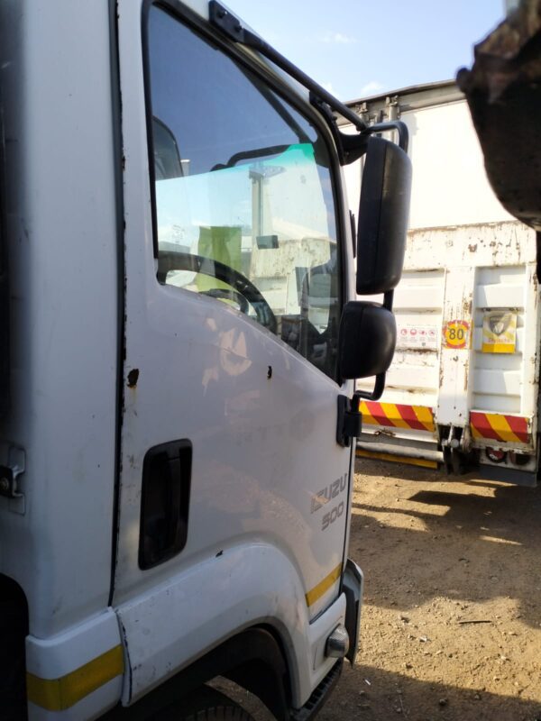 2012 ISUZU NPR 500 - parts