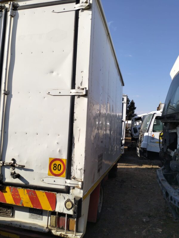 2013 ISUZU NPR 300 - parts
