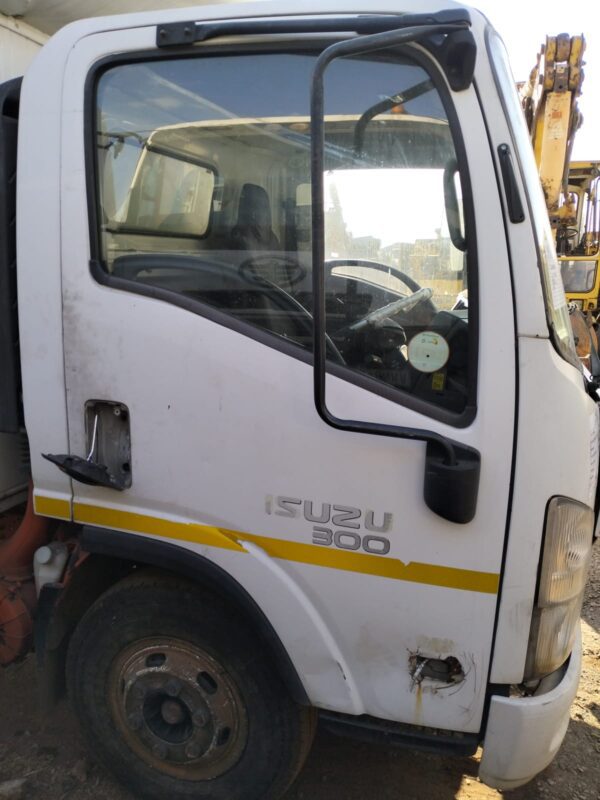 2013 ISUZU NPR 300 - parts
