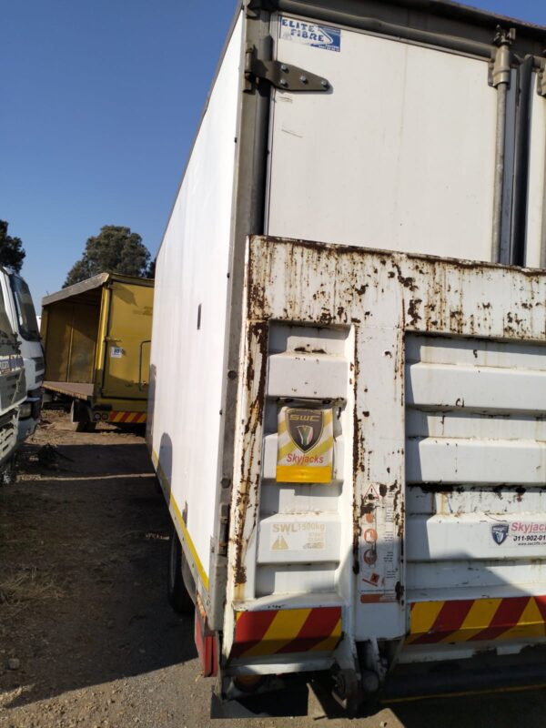 2012 ISUZU NPR 400 - parts