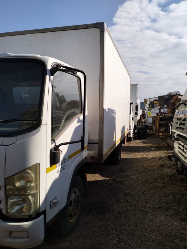 2012 ISUZU NPR 400 - parts