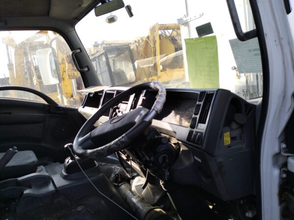 2013 ISUZU NPR 300 - parts