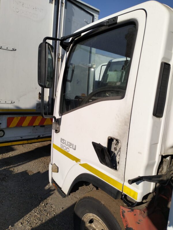 2013 ISUZU NPR 300 - parts