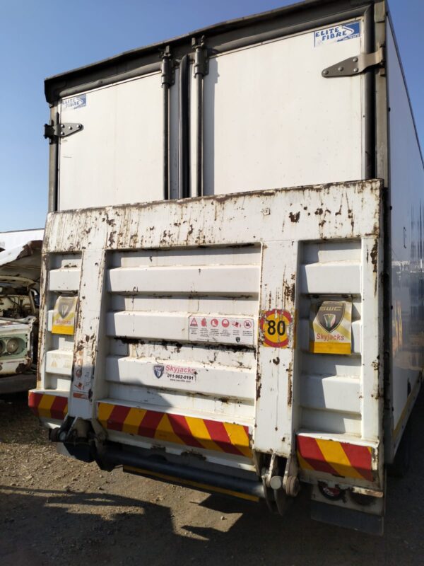 2012 ISUZU NPR 400 - Stripping for parts