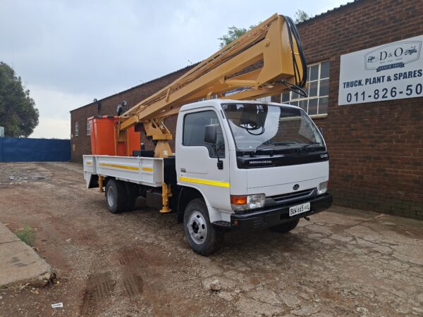2007 Nissan UD40 Cherry Picker, 12 meter, pto operated, 84103 kms - Image 7