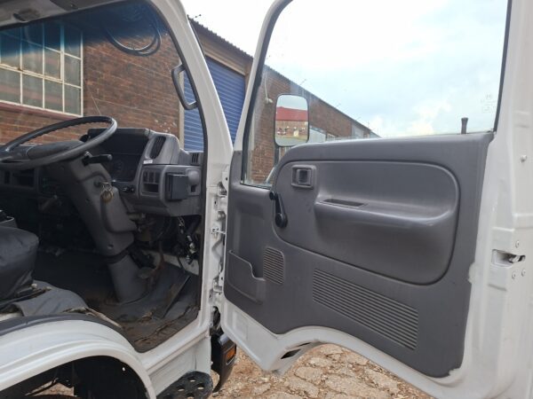 2007 Nissan UD40 Cherry Picker, 12 meter, pto operated, 84103 kms - Image 8