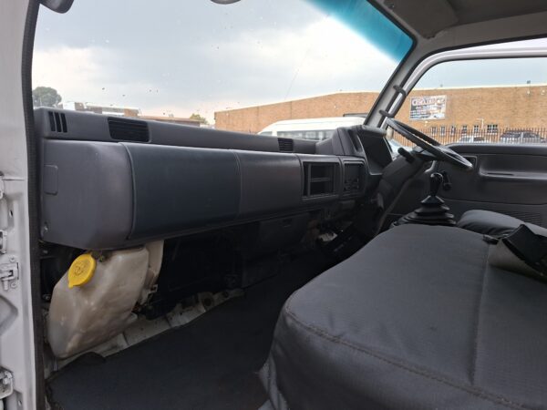 2007 Nissan UD40 Cherry Picker, 12 meter, pto operated, 84103 kms - Image 13