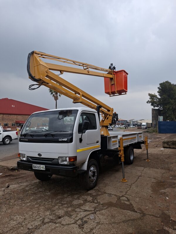 2007 Nissan UD40 Cherry Picker, 12 meter, pto operated, 84103 kms - Image 16